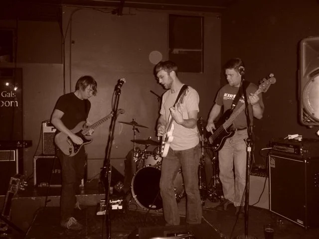 Spanish for 100 performing at Mars Bar